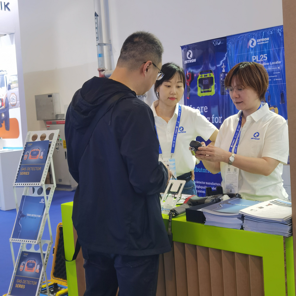 技術(shù)團隊專業(yè)服務(wù)，提升品牌影響力